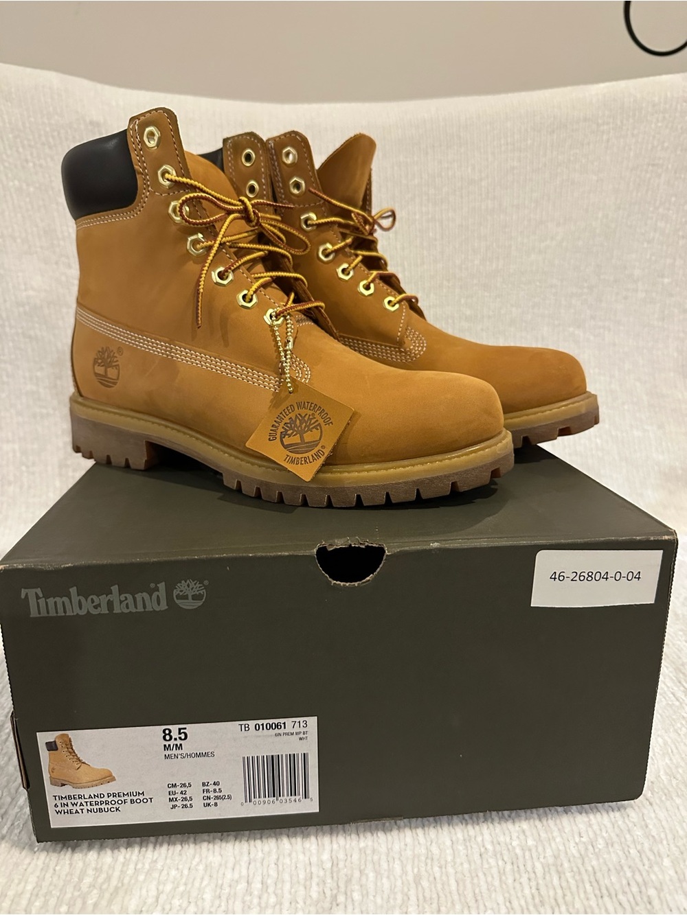 Timberland Men's Wheat Nubuck with Black Collar Size 8.5